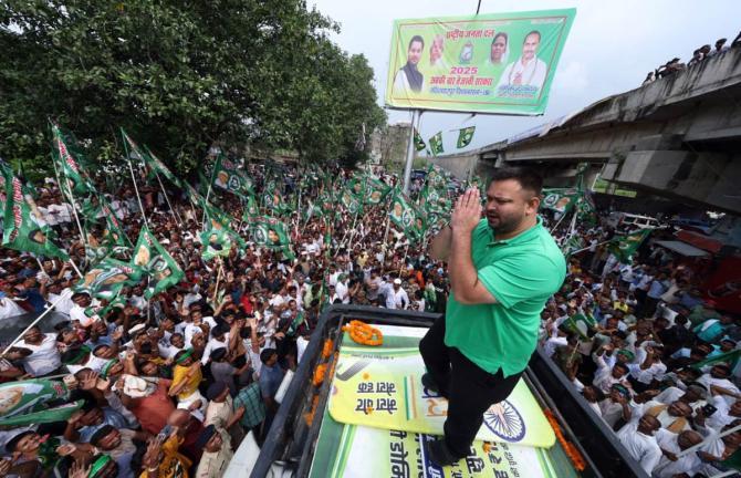 بہار انتخابات: تیجسوی نے سب سے زیادہ 155 ریلیاں کیں، راہل گاندھی بولے — ’’ووٹ چوری نہ ہوئی تو مہاگٹھ بندھن کی جیت طے‘‘