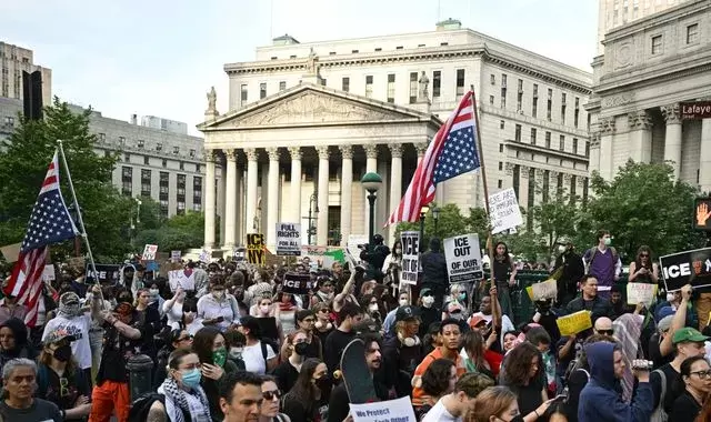 تارکین وطن کے خلاف چھاپوں پر امریکہ بھر میں احتجاج کی لہر – لاس اینجلس میں کرفیو، متعدد شہروں میں مظاہرے اور گرفتاریاں