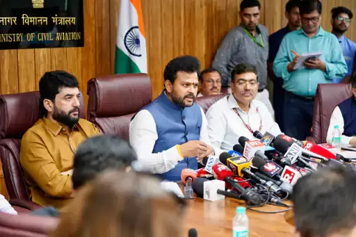 احمد آباد طیارہ حادثہ: وزارت شہری ہوابازی کی وضاحت، تحقیقاتی رپورٹ کیلئے تین ماہ کی مہلت مقرر