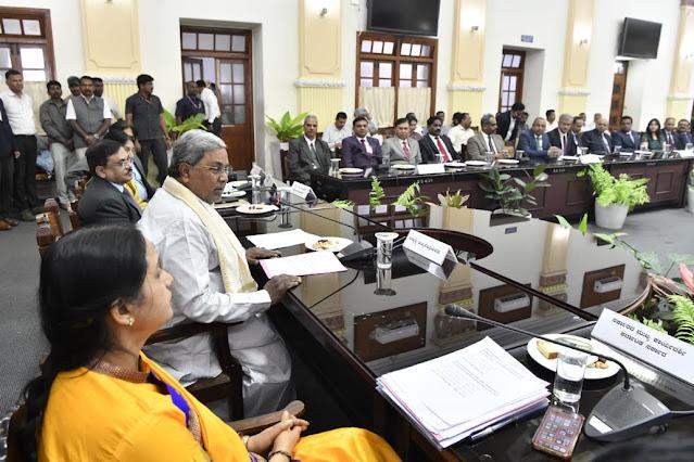 نئے سال پر ودھان سودھا میں اعلیٰ افسران کی سدارامیا سے ملاقات، عوامی خدمت کو ترجیح دینے پر زور