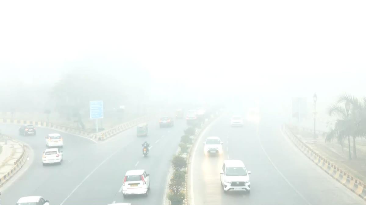 دہلی۔ این سی آر میں گھنا کہرا چھایا، حدِ نگاہ بری طرح متاثر، اے کیو آئی خطرناک سطح کے قریب