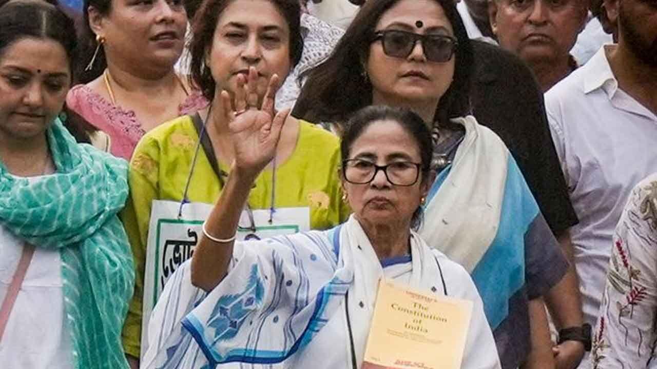 مغربی بنگال میں ایس آئی آر کی مخالفت برقرار؛ ممتا بنرجی 25 نومبر کو بنگاؤں احتجاجی مارچ کی قیادت کریں گی