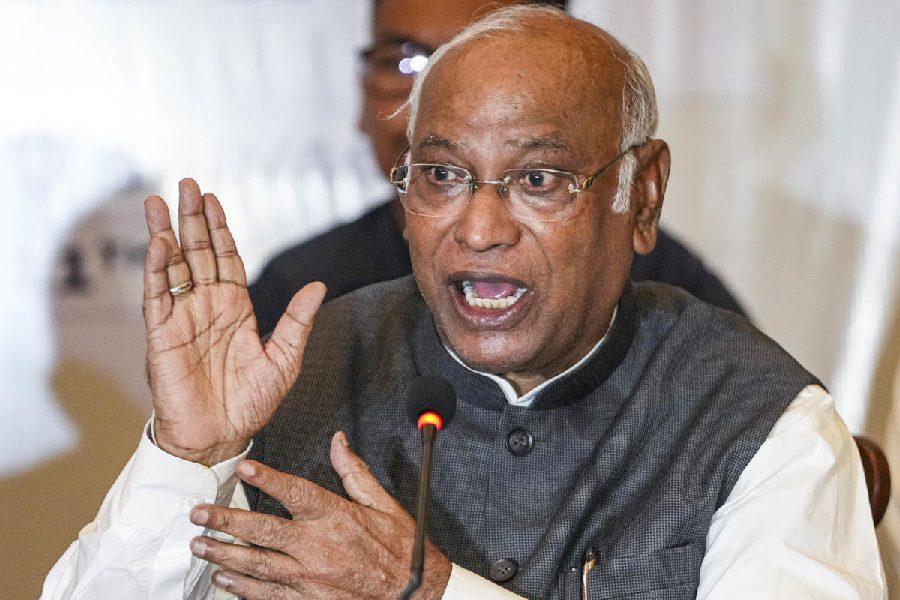 بہار میں ووٹر لسٹ تنازعہ، کھرگے نے الیکشن کمیشن کو قرار دیا جانبدار