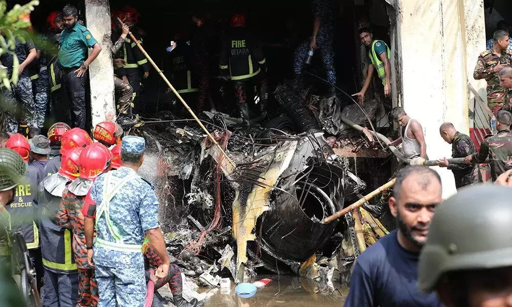 بنگلہ دیش: فضائیہ کا طیارہ کالج کی عمارت پر گر کر تباہ، 19 ہلاک، 160 زخمی