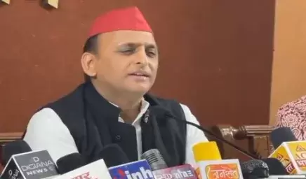 چیف جسٹس پر جوتا پھینکنے کی کوشش، اکھلیش یادو نے پی ڈی اے کی ناموس پر حملہ قرار دیتے ہوئے سخت مذمت کی