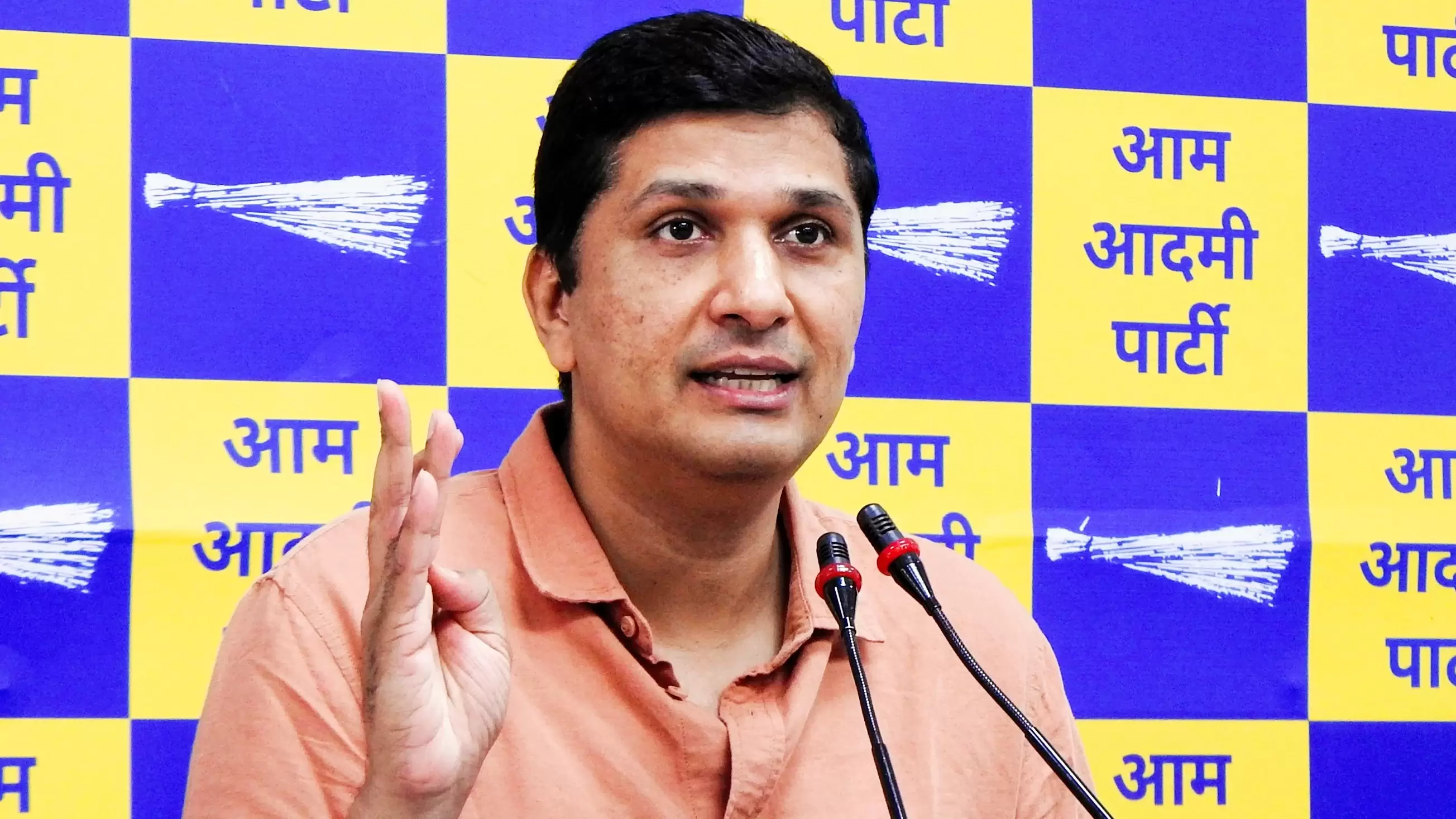 الیکشن کمیشن کا عام آدمی پارٹی کے سوربھ بھاردواج کے خلاف کارروائی، پولنگ بوتھ کے نزدیک دفتر بند کرنے کی ہدایت