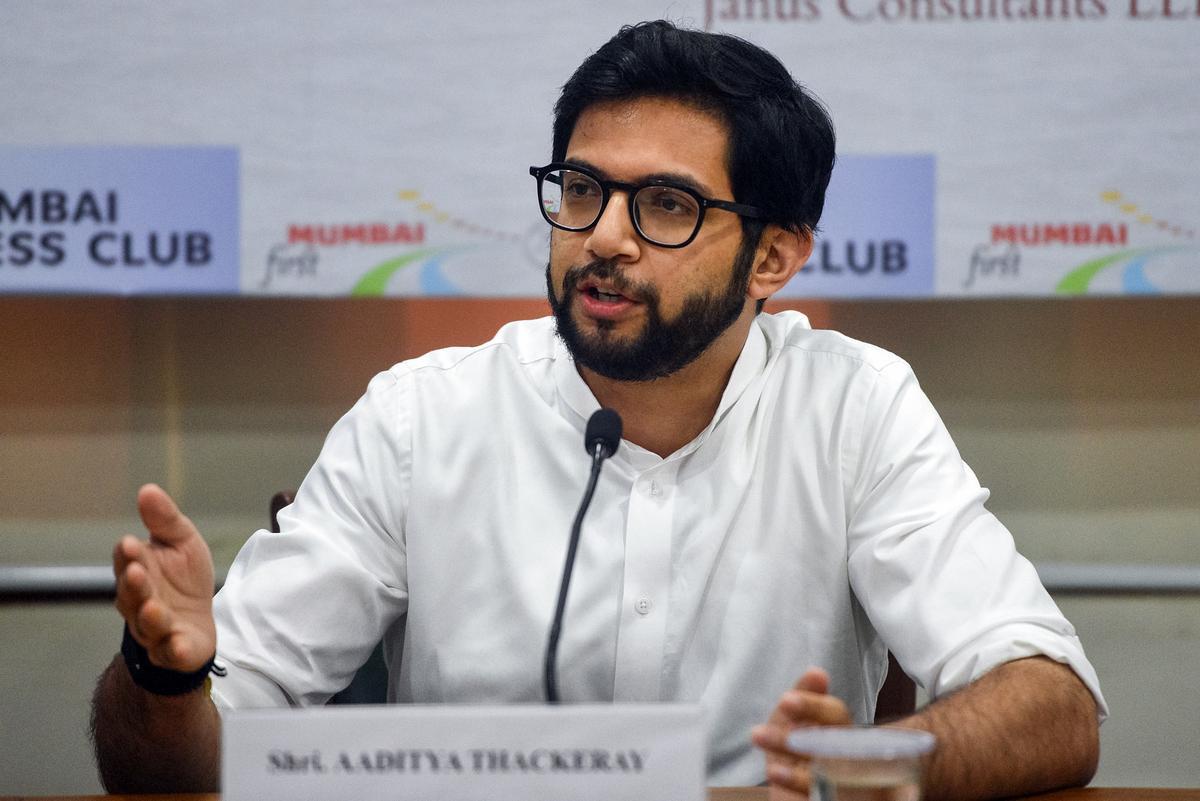 آدتیہ ٹھاکرے کا بی جے پی پر الزام، بڑی صنعتوں کی مہاراشٹر سے منتقلی میں کردار ادا کرنے کا دعویٰ