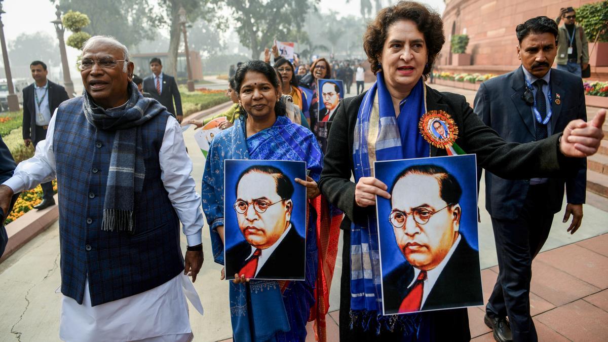 ’یہ سب امت شاہ کو بچانے کی سازش ہے‘: پرینکا گاندھی کا راہل گاندھی کے دفاع میں بیان