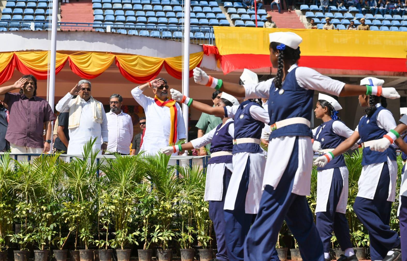 کنڑا زبان کو ٹیکنالوجی کے دور سے ہم آہنگ کیا جائے گا، 800 کنڑا اور 100 اردو اسکول کے پی ایس ماڈل پر اپ گریڈ:  وزیراعلیٰ سدارامیا   کا اعلان