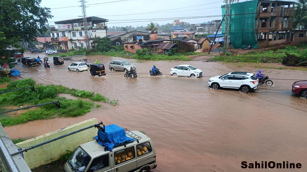 Heavy rains lash Bhatkal; fisherman missing after falling from boat, schools and colleges to remain shut on Thursday