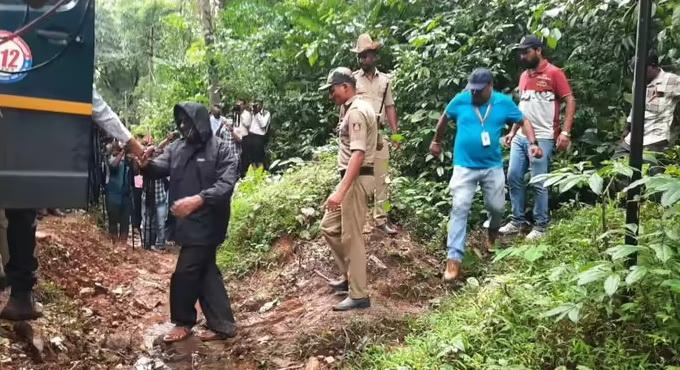 دھرمستھلا میں لاشیں دفنانے کا معاملہ: حلف نامہ داخل کرنے والا نقاب پوش گواہ گرفتار