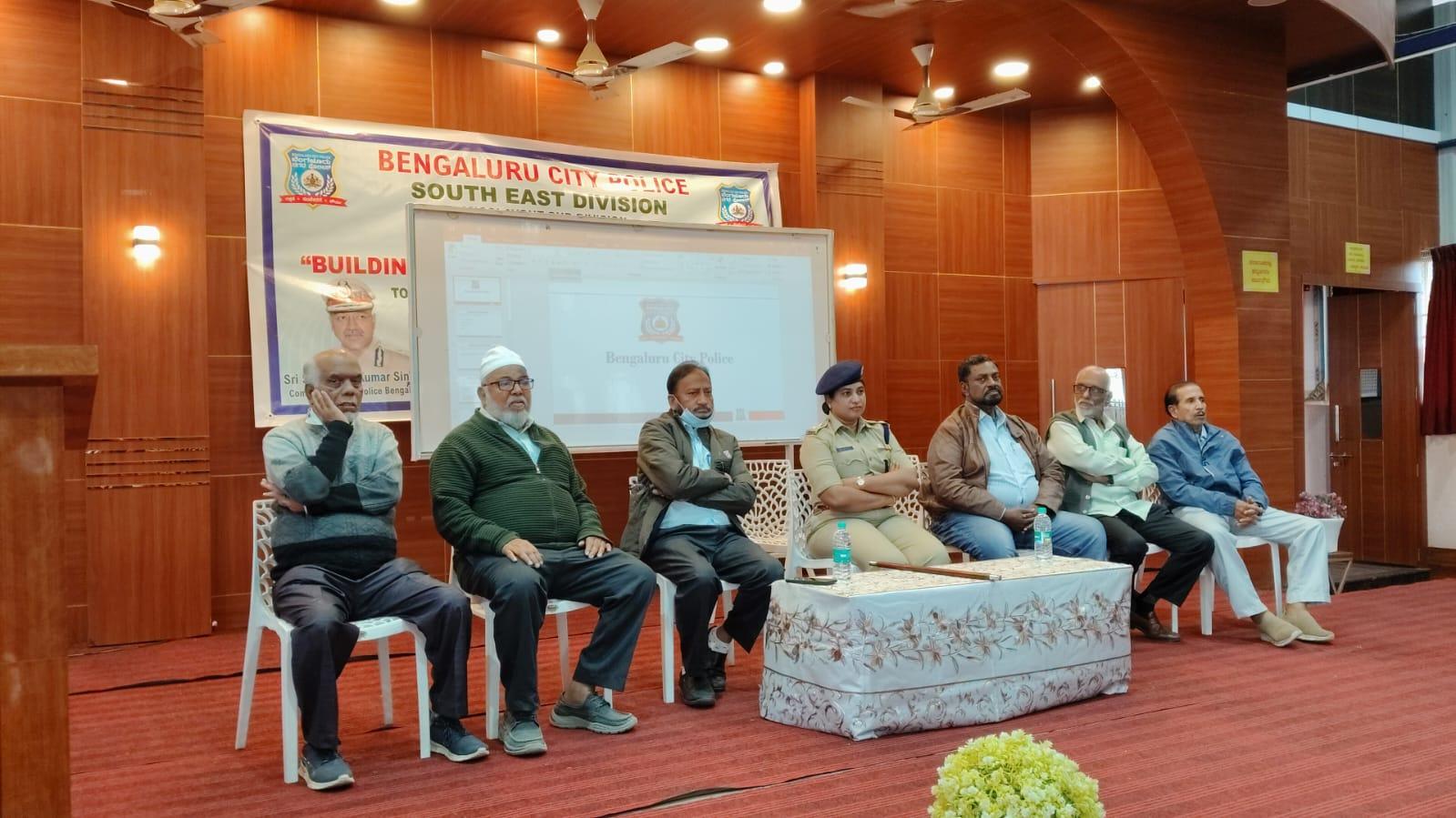 محبت کے جھانسوں میں نہ آنےاور تعلیم کے ذریعےمستقبل تابناک بنانے ڈی سی پی سارہ فاطمہ کی طالبات کو نصیحت