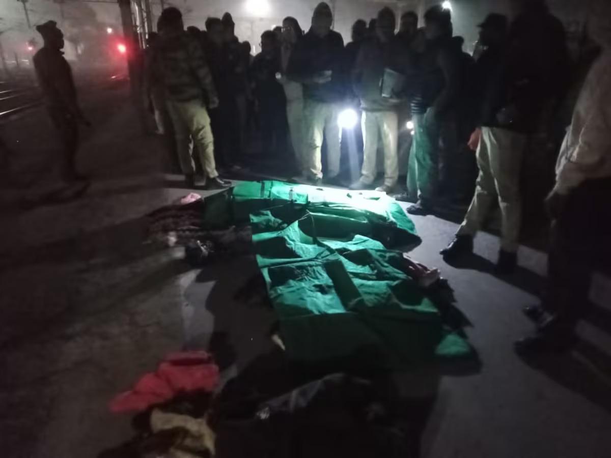 اُترپردیش کے شاہجہان پورمیں ٹرین کی موٹرسائیکل کو ٹکر، میاں بیوی اور دو بچوں سمیت پانچ افراد ہلاک