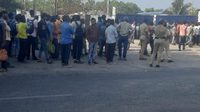 Worker crushed to death by bus near Karwar naval base; protesting laborers demand immediate compensation