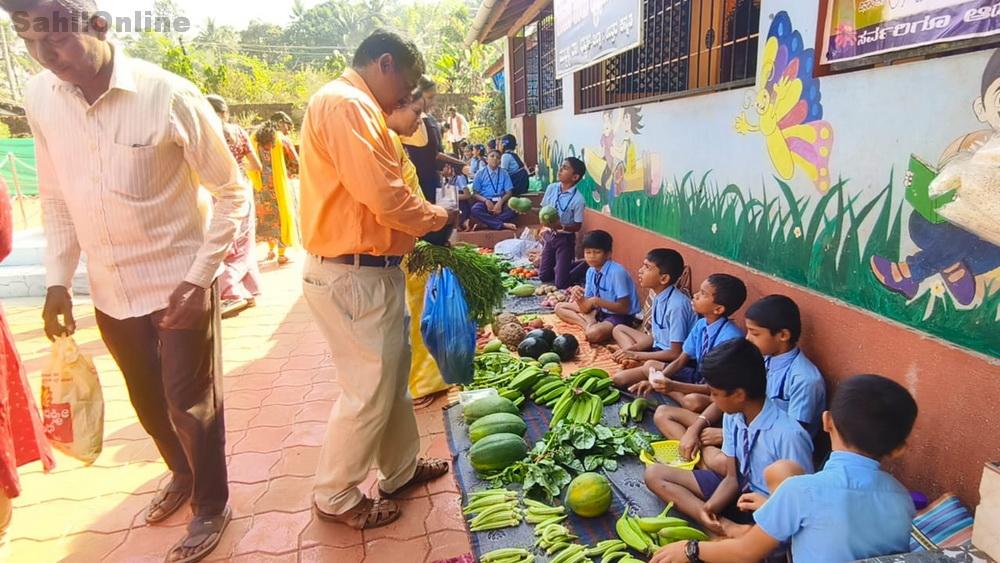 muttalli-students-market-1