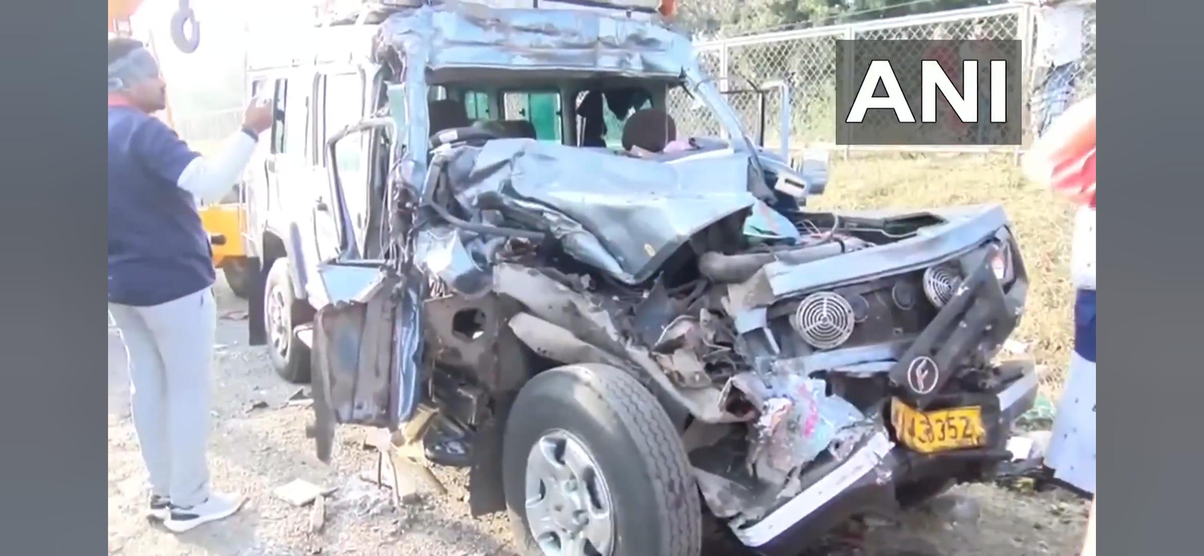 ٹمکور میں خوفناک حادثہ؛ پارک لاری سے کروزر کار کی زوردار ٹکر، چار افراد ہلاک