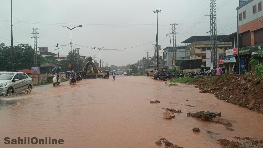 بھٹکل میں موسلا دھار بارش سے عام زندگی مفلوج، دو ماہ میں ریکارڈ 3000 ملی میٹر سے زائد بارش