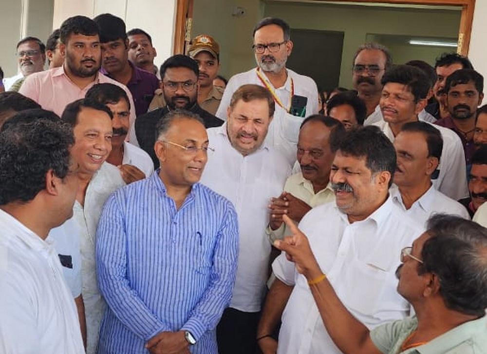 وزیر صحت دنیش گنڈو راو نے کاروار میں کہاکہ سرسی سرکاری اسپتال کو دیا جائے گا ضلع اسپتال کا درجہ