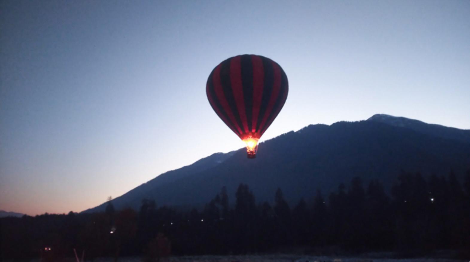 برازیل میں المناک حادثہ: 21 مسافروں کو لے کر اُڑنے والا غبارہ فضا میں بن گیا آگ کا گولہ ؛ 8 افراد ہلاک، 13 شدید زخمی