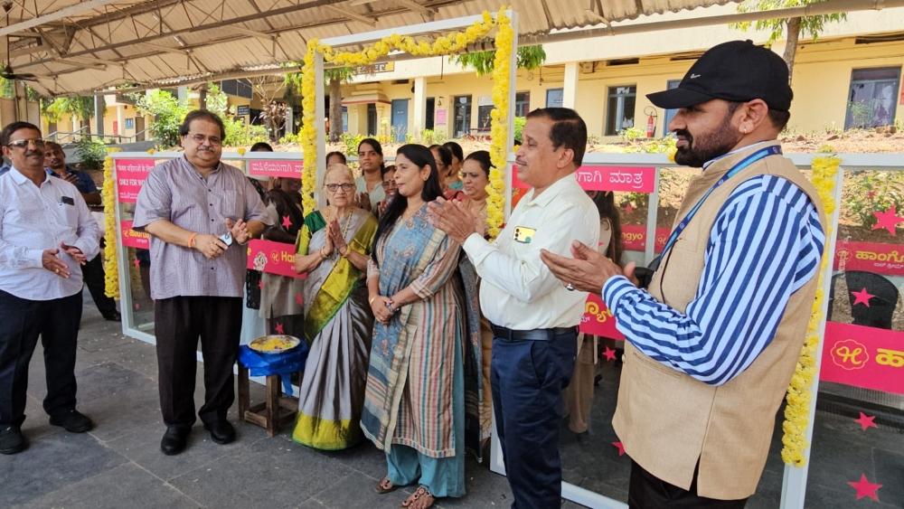 women-cabin-bhatkal-railway-station-by-hangyo-2