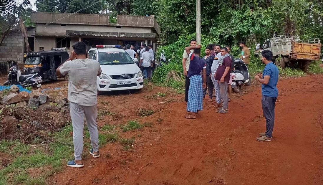 مینگلور کے قریب بنٹوال میں پھر ہوا تلواروں سے حملہ، ایک کی موت، دوسرا شدید زخمی –  واقعے کے بعد دکشن کنڑا کے پانچ علاقوں میں امتناعی احکامات نافذ