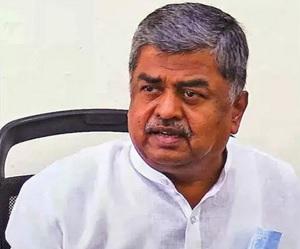 منگلورو: قومی ترانے کی توہین کرنے والے رکن پارلیمان کاگیری پر کیس درج کرنے ایم ایل سی ہری پرساد کا مطالبہ