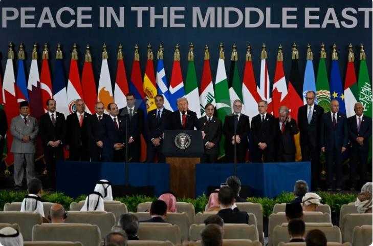 غزہ جنگ بندی کے بعد اسرائیل۔حماس قیدیوں کا تبادلہ؛ عالمی رہنماؤں نے کیا امن معاہدے پردستخط؛ درجنوں فلسطینی رہائی کے بعد جلاوطنی پرمجبور