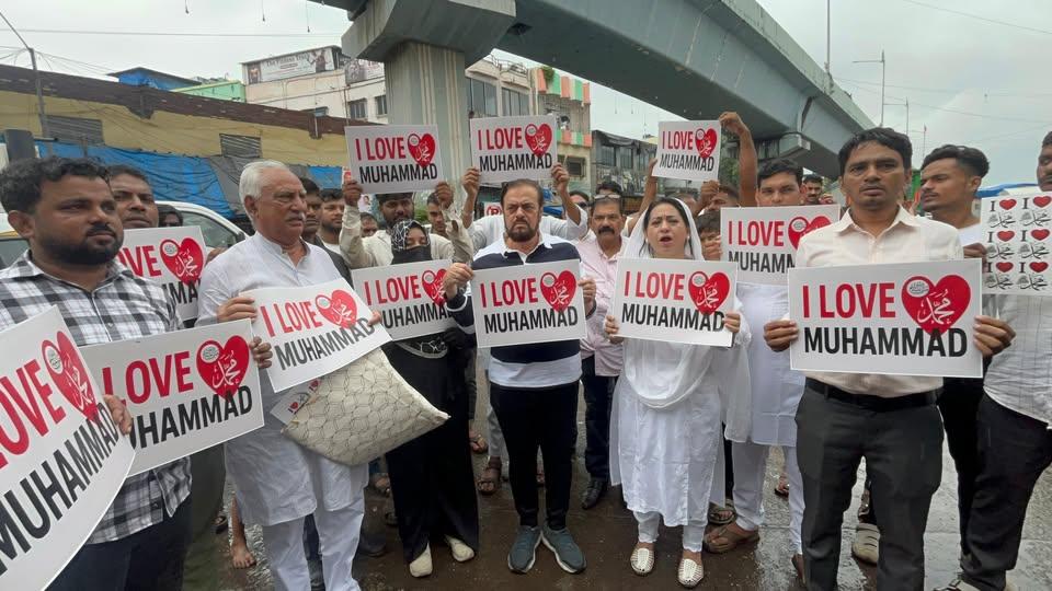 محبت جب جرم ٹھہری: ایک بینر، ایک قوم اور ٹوٹتے ہوئے آئین کا نوحہ؛  نفرت کی سیاست کا عروج اور جمہوری اصولوں کی آزمائش: آز: اسماء جبين