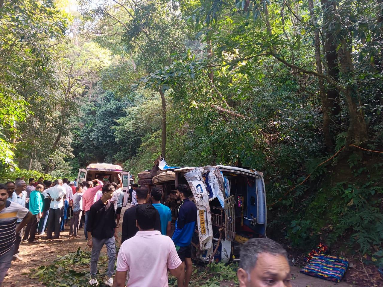 سولیا : شادی کے مہمانوں سے بھرا ٹیمپو الٹ گیا ۔ 20 سے زائد افراد زخمی - بعض کی حالت سنگین