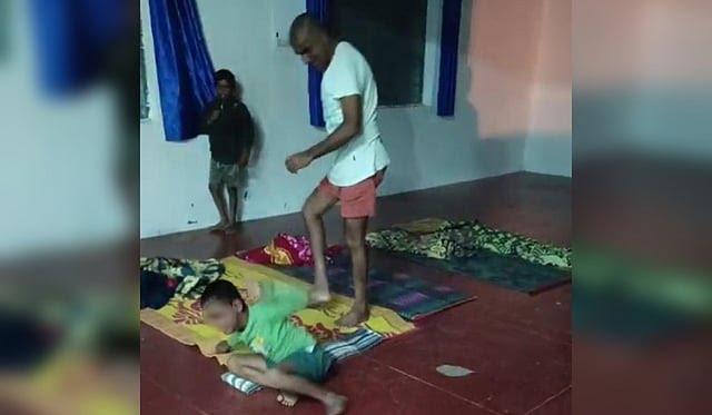 کرناٹک کے ایک ہندو مذہبی اسکول کے طالب علم پر تشدد کی ویڈیو وائرل ہونے کے بعد اُستاد گرفتار، اسکول کی سرگرمیوں کو کیا گیا محدود