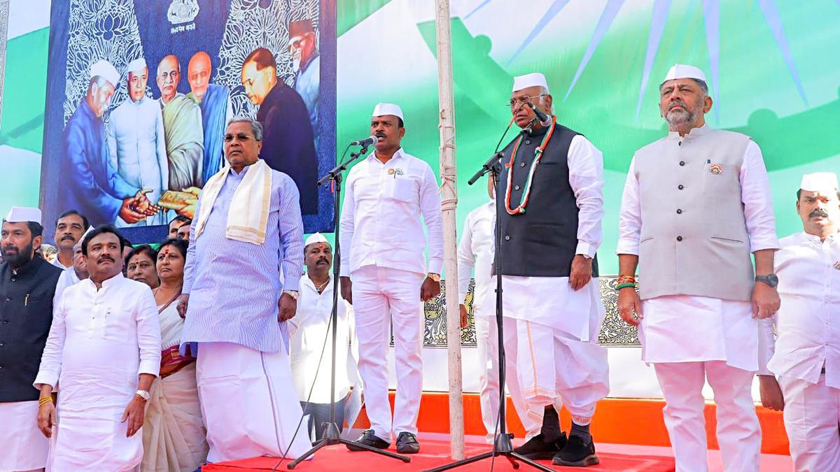 کھرگے کا بی جے پی پر الزام: آئینی اقدار کی کمزوری اور اقتصادی ناکامی