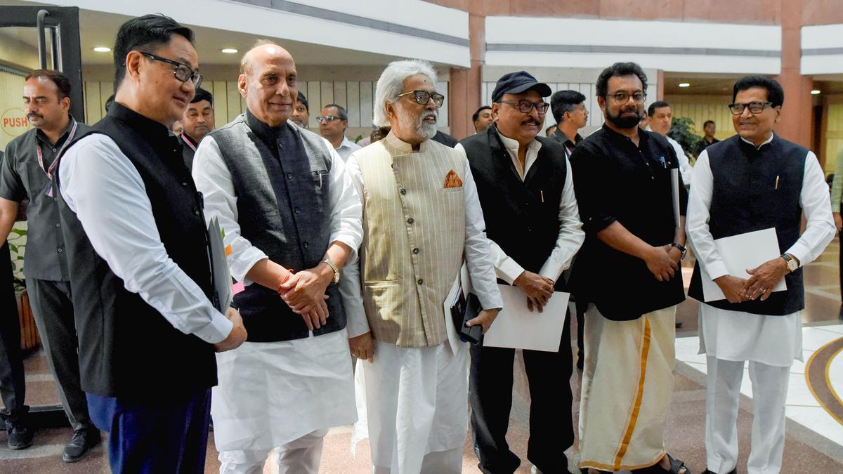 ’آپریشن سیندور‘ کے بعد سفارتی محاذ پر سرگرم حکومت، پاکستان کو بے نقاب کرنے کیلئے آل پارٹی وفود مختلف ممالک روانہ ہوں گے