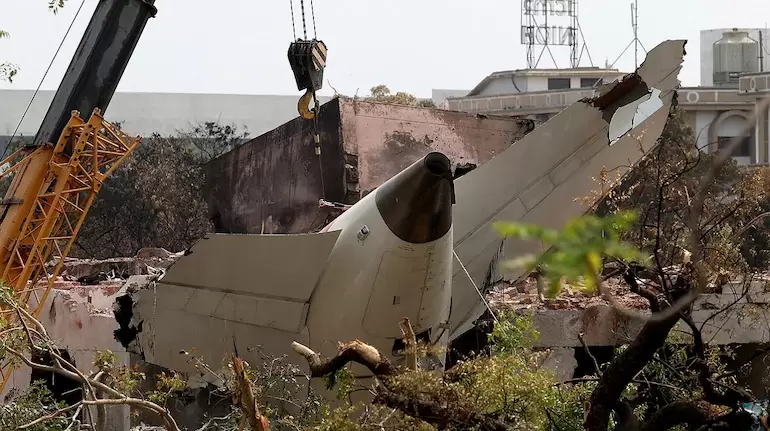 احمد آباد طیارہ حادثہ: بلیک باکس بری طرح متاثر، ڈیٹا نکالنا مشکل، ممکنہ طور پر امریکہ بھیجا جائے گا