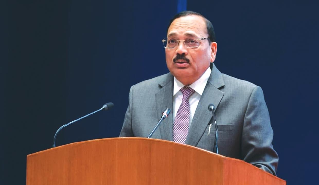 چیف جسٹس سوریہ کانت: کچھ بے روزگار نوجوان میڈیا اور آر ٹی آئی کے ذریعے نظام پر حملہ کرتے ہیں، سینئر ایڈوکیٹ کی عرضی پر سخت تبصرہ