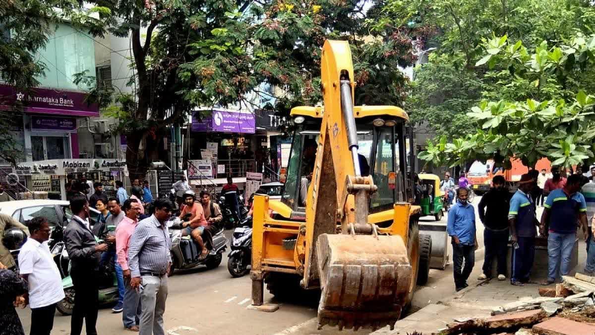 بنگلورو میں فٹ پاتھوں پر دوبارہ تجاوزات روکنے کے لیے سخت اقدامات، پولیس و بلدیہ کی مشترکہ نگرانی کا حکم