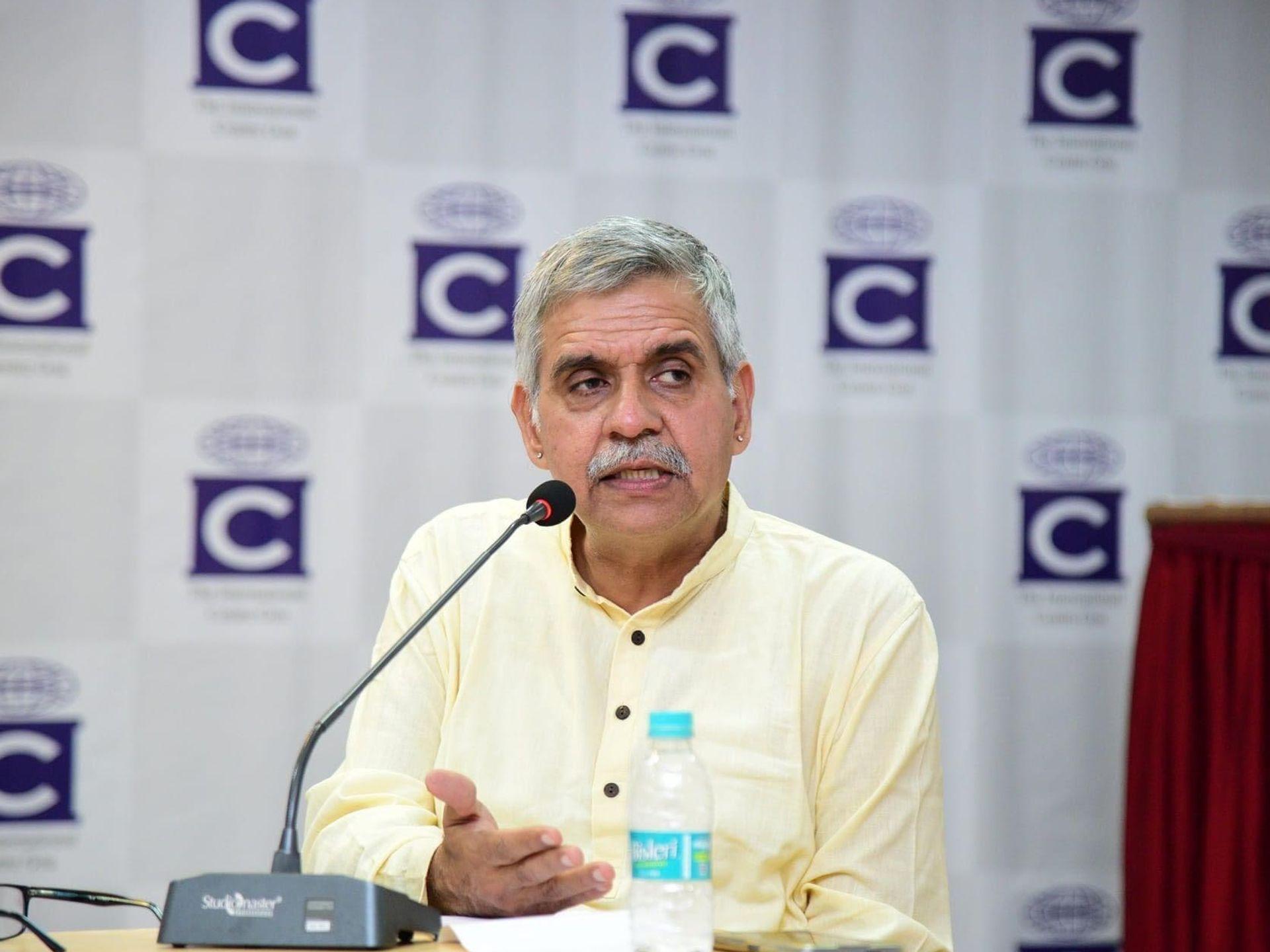 قومی ترانے کے معاملے پر سندیپ دیکشت کا امت مالویہ و اشوک شریواستو کو قانونی نوٹس، پوسٹس ہٹانے کا مطالبہ