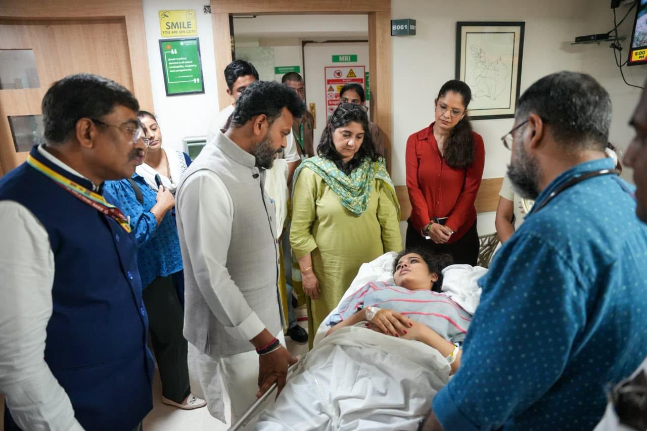 ایئر انڈیا طیارہ حادثہ: 13 مسافر اسپتال سے ڈسچارج، 4 فضائی عملہ زیرِ علاج