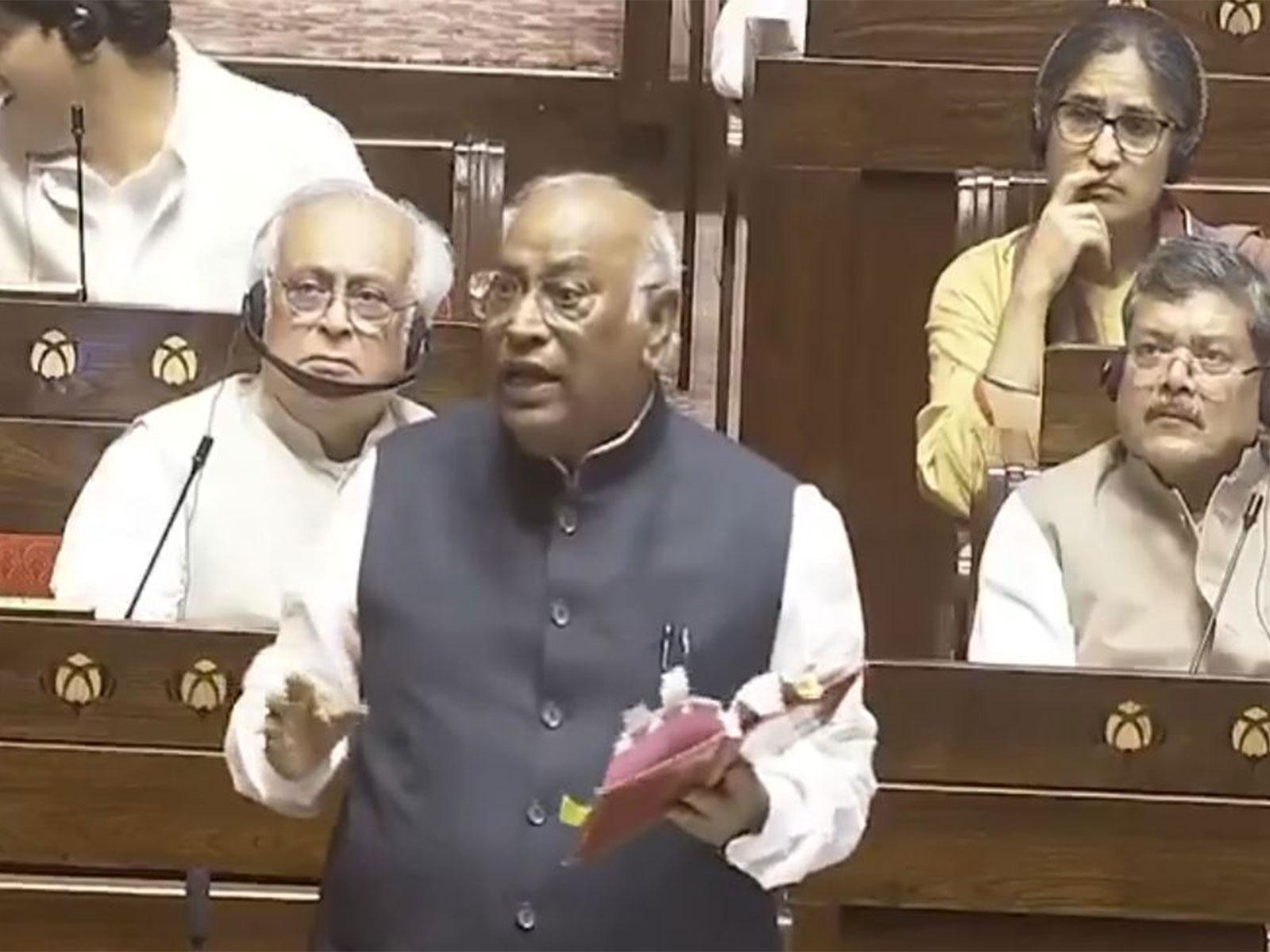 وزیر داخلہ کی راجیہ سبھا میں موجودگی پر اپوزیشن بضد، چیئرمین کی رجیجو کو حکومت سے بات کرنے کی ہدایت