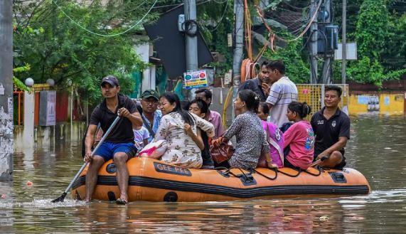 آسام میں سیلاب کی شدت برقرار، 13 اضلاع میں 1.55 لاکھ سے زائد افراد متاثر، ہلاکتیں 98 تک پہنچ گئیں