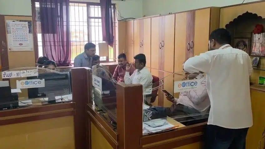 ضلع اتراکنڑا کے تمام 12 تحصیلدار دفاتر پر لوک آیکتہ کا بیک وقت چھاپہ، ریکارڈ اور حاضری کی جانچ