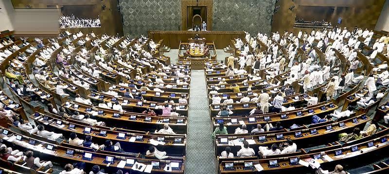 پارلیمنٹ کا مانسون اجلاس ہنگاموں کی نذر، لوک سبھا غیر معینہ مدت تک ملتوی