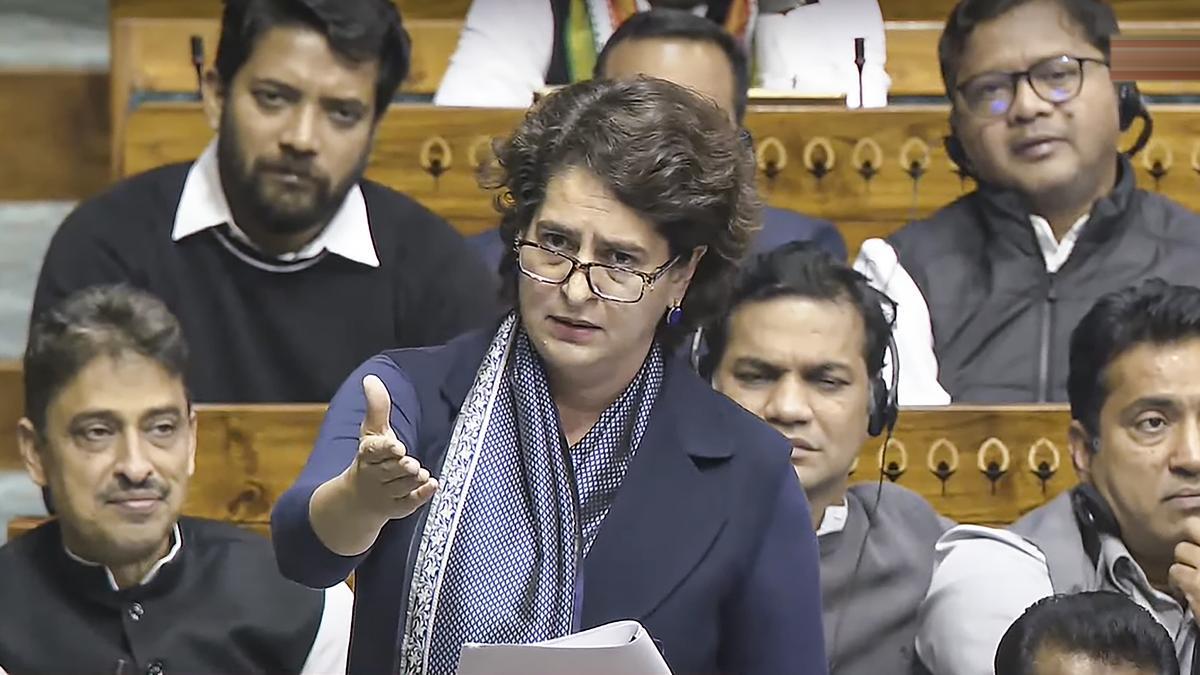 امت شاہ کے خلاف پارلیمنٹ میں اپوزیشن کا احتجاج جاری، پرینکا گاندھی بولیں- ’ڈیڈلاک ختم ہونے والا نہیں‘