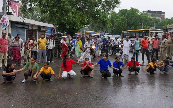 طلبہ کے احتجاج کا اثر، یوپی کے 40 ہزار اسکولوں کے لیے 14 نکاتی چیک لسٹ جاری