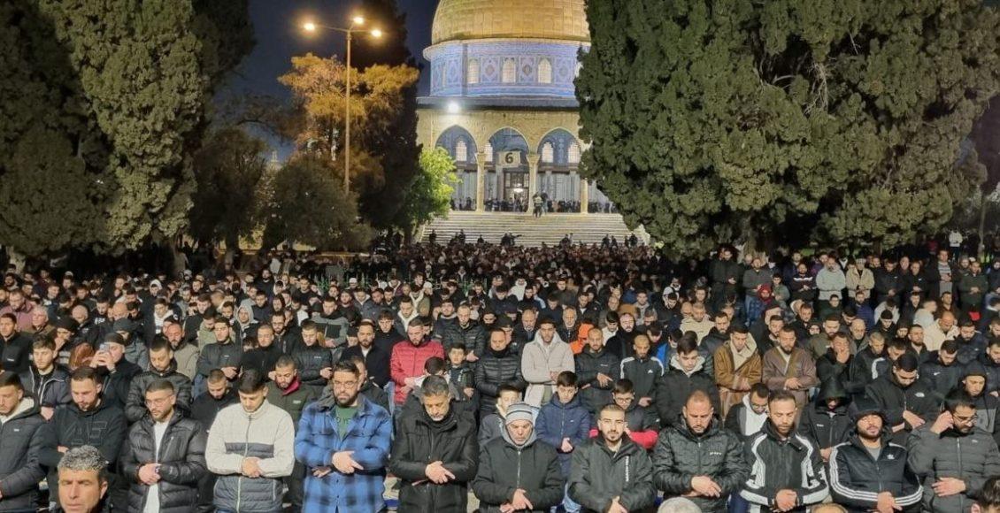 سخت پابندیوں کے باوجود مسجد اقصیٰ میں ایک لاکھ نمازیوں کی تراویح