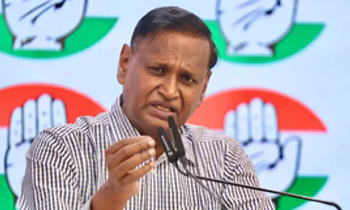 دہلی گڑھا حادثے پر کانگریس کی تنقید، بی جے پی پر ناکامی کا الزام