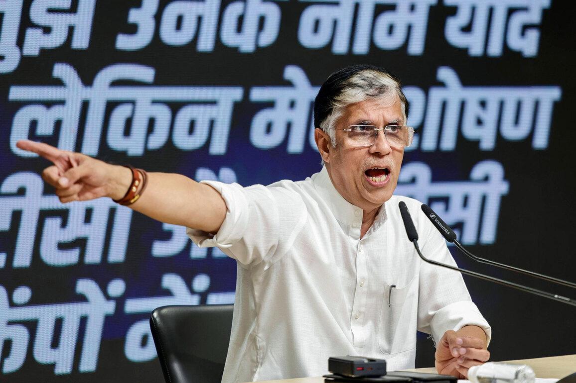 بی جے پی ’اِچھادھاری ناگ‘ بن کر کانگریس کو نشانہ بنا رہی ہے:   پون کھیڑا