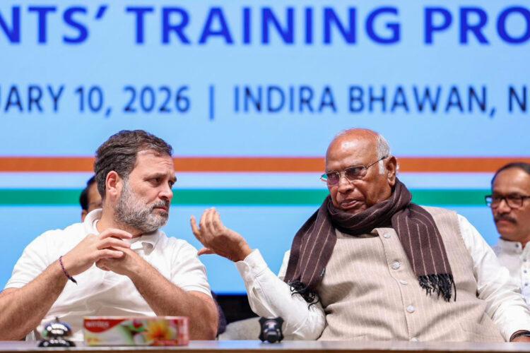 کانگریس کی تنظیم نو مہم میں تیزی، 8 ریاستوں کے 286 ڈی سی سی صدور کو کھرگے اور راہل کی رہنمائی