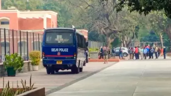 دہلی میں بم کی دھمکیوں سے کھلبلی، 9 بڑے اسکول نشانے پر، سیکیورٹی الرٹ