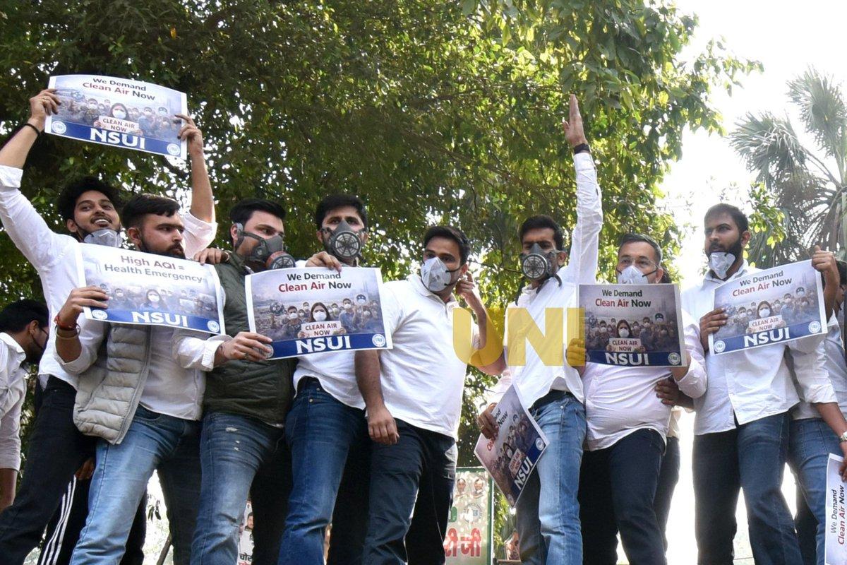 دہلی میں آلودگی پر این ایس یو آئی کا شدید احتجاج، عوامی صحت ایمرجنسی نافذ کرنے کا مطالبہ