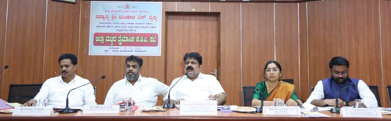 Karwar KDP meeting erupts: Minister–MLA clash over healthcare crisis sparks dramatic walkout